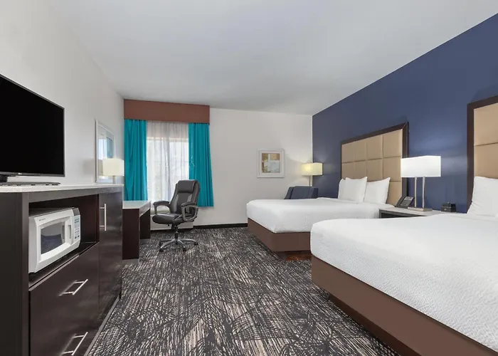 La Quinta Inn And Suites By Wyndham Paris